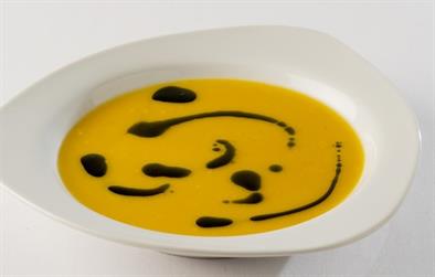 Græskarsuppe med græskarkerneolie