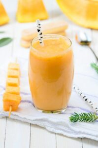 Ananassmoothie med lime og balsamisk æbleeddike