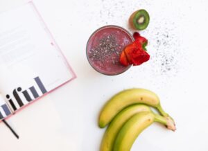 Kakaosmoothie med banan og ristede græskarkerner