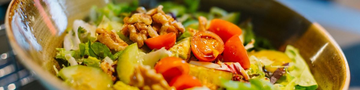 Cremet sennepsdressing med æbleeddike til salat