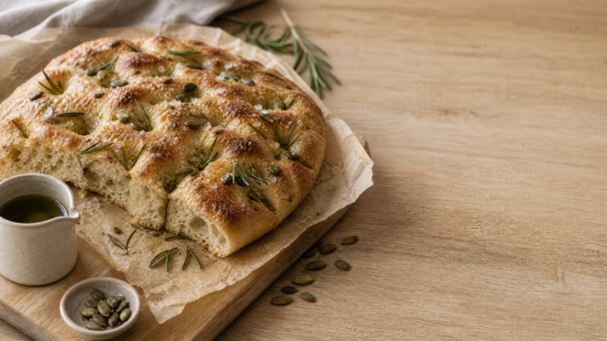 Focaccia med rosmarin og græskarkerneolie
