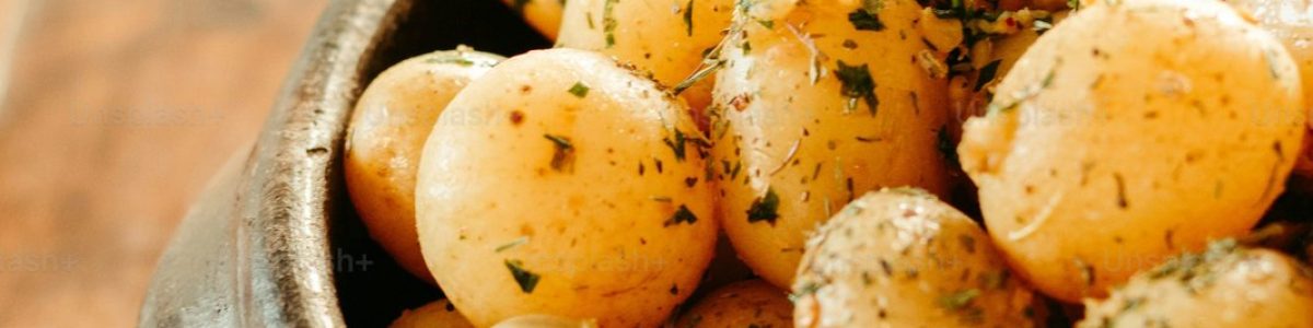 Kartoffelsalat med sennepsdressing og friske urter